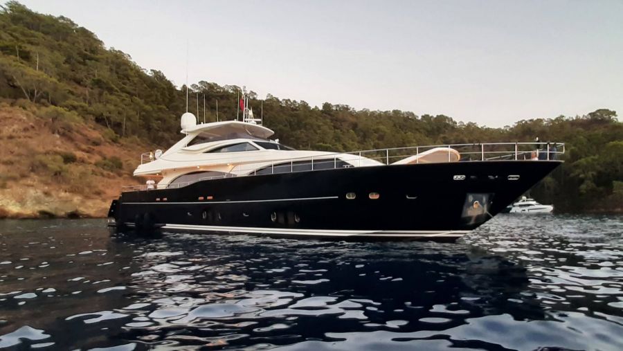 M/Y 00990